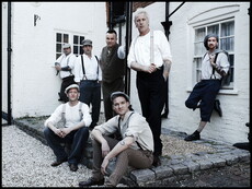 MORGEN, SAMSTAG 5. OKTOBER 2013 IN EXTREMO AUTOGRAMMSTUNDE AB 17 UHR, DIE GANZE BAND IST ANWESEND!